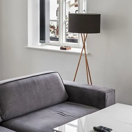 Leilighet Med Terrasse Og Parkering