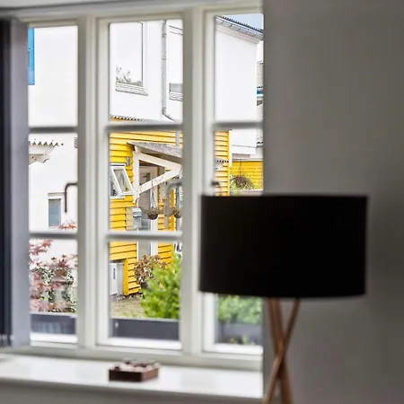 Leilighet Med Terrasse Og Parkering *