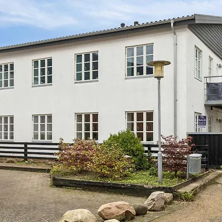 Leilighet Med Terrasse Og Parkering