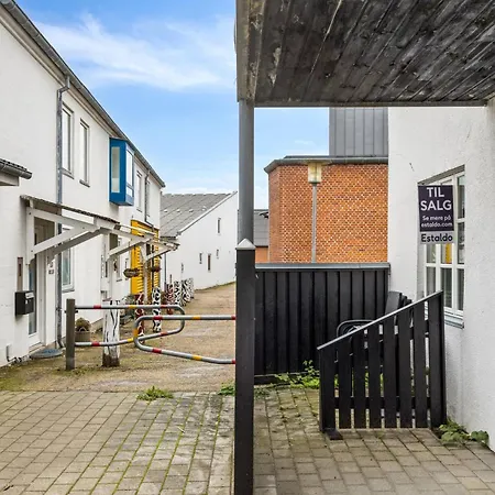 Leilighet Med Terrasse Og Parkering