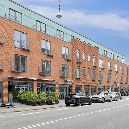 Leilighet Med Terrasse Og Parkering