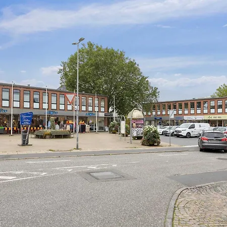 Med Terrasse Og Parkering * Ålborg